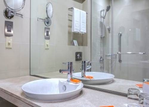 unitedarabemirates/abudabi/centrosharjahbyrotana54bdf6f6.jpg