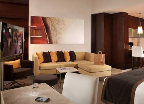 unitedarabemirates/abudabi/centrosharjahbyrotanacb34c87e.jpg