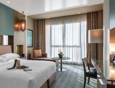 Guest Room with Lounge Access - Twin Beds