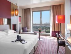 One Bedroom Suite with Lounge Access - King Bed