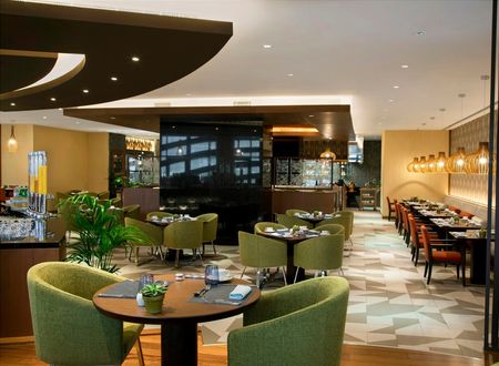 unitedarabemirates/abudabi/pearlrotanacapitalcentre15730b77.jpg