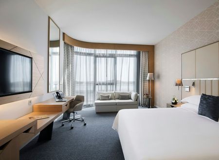 unitedarabemirates/abudabi/pearlrotanacapitalcentre3535802a.jpg