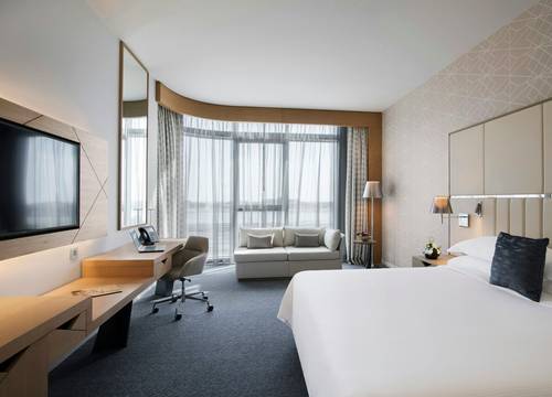 unitedarabemirates/abudabi/pearlrotanacapitalcentre3535802a.jpg