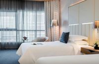 Twin room with Club Lounge access
