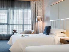 Twin room with Club Lounge access