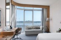 Large Corner Room - King Bed