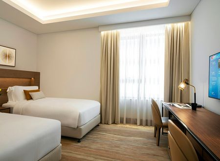 unitedarabemirates/dubai/aljaddafrotanasuitehotel05445031.jpg