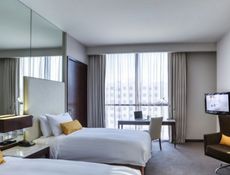 Family Connecting Rooms - Queen Bed and Twin Beds