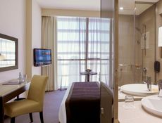 Centro Room - Queen Bed