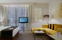 Studio - Queen Bed