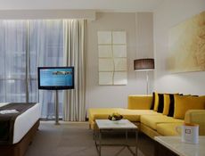 Studio - Queen Bed