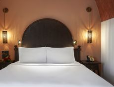 Guest Room - King Bed